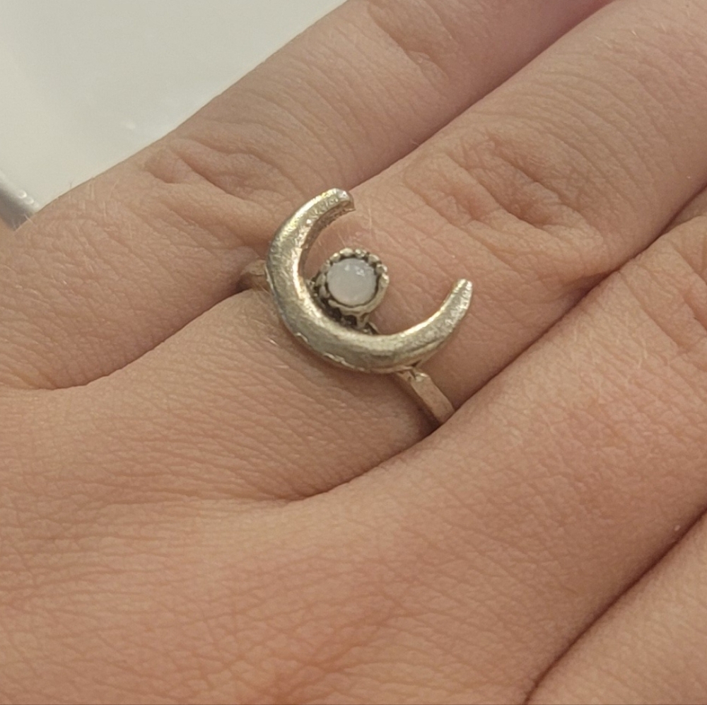 Elegant Silver Crescent Moon Ring
